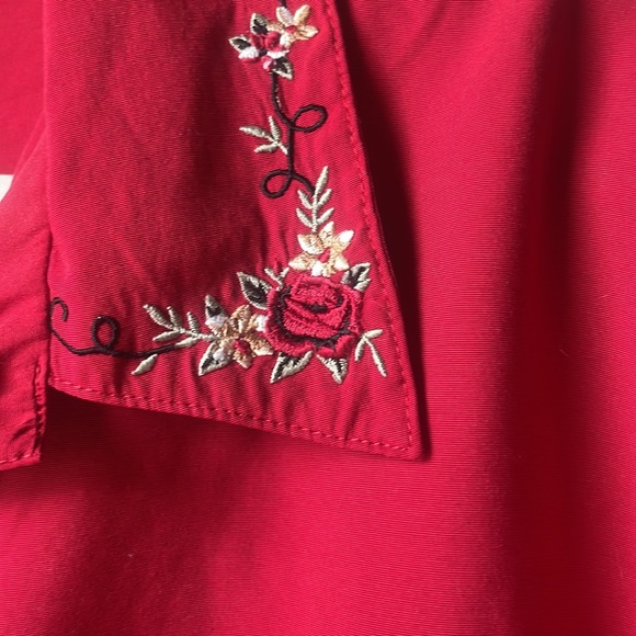 Vintage Jantzen red long sleeve button down shirt with embroidered detail - Picture 2 of 6